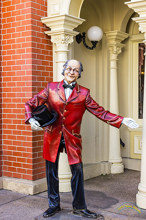 Main Street Statue