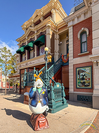 Main Street Statue